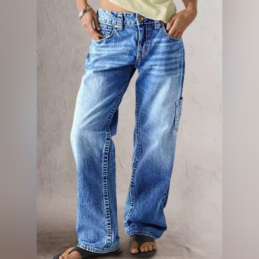 Women’s Relaxed Fit Blue Jeans NWT